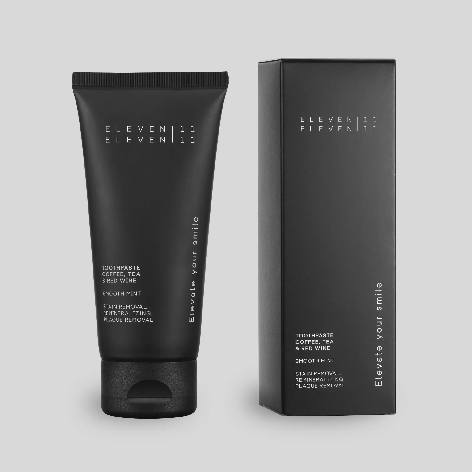 Eine schwarze Tube Zahnpasta von ELEVEN ELEVEN steht neben der dazugehörigen schwarzen Produktverpackung. Beschriftung: „Toothpaste – Coffee, Tea & Red Wine“ mit „Smooth Mint“ Geschmack und Hinweis auf „Stain Removal, Remineralizing, Plaque Removal“.